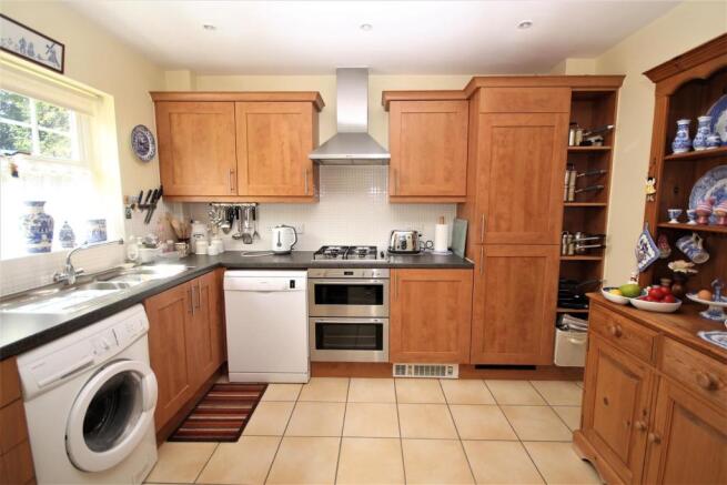 Kitchen 2.jpg