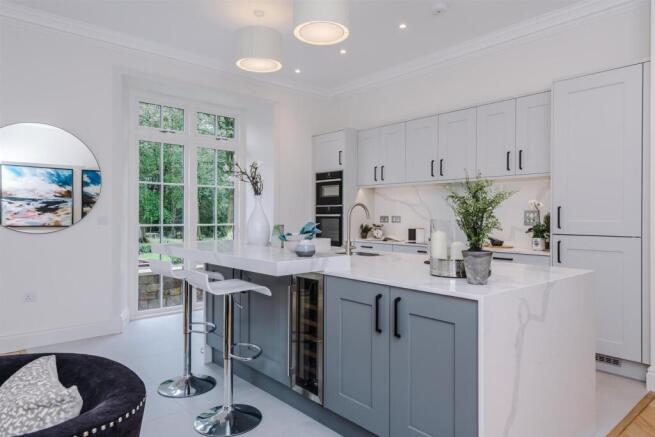 Lounge/Kitchen