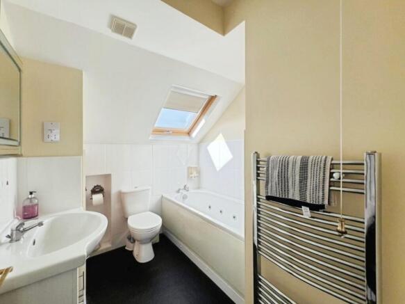 pbox-bathroom-344492.JPG