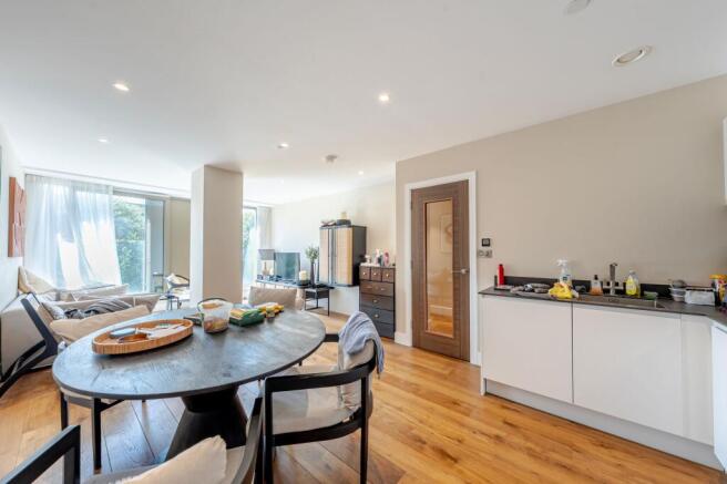 2 bed Flat to rent Image 4