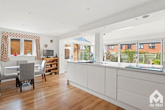 Ruby Avenue, Bishops Cleeve, Cheltenham, GL52 photo 4