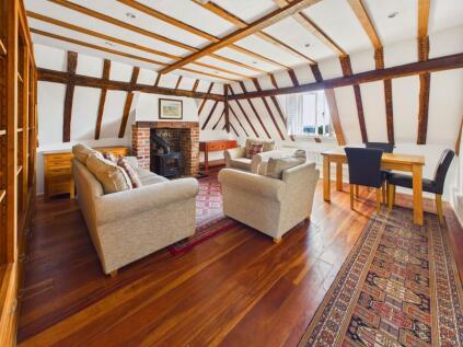 Beautiful, character, top floor flat in the centre of Ticehurst