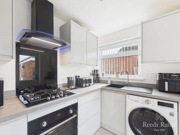 3 bed Semi-Detached for sale Image 9