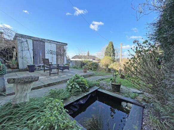 West Mailling Avenue  Garden 1...jpg