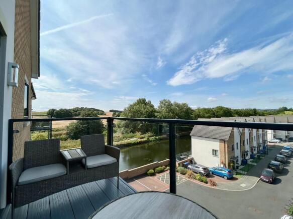 2 bed Flat for sale Image 9
