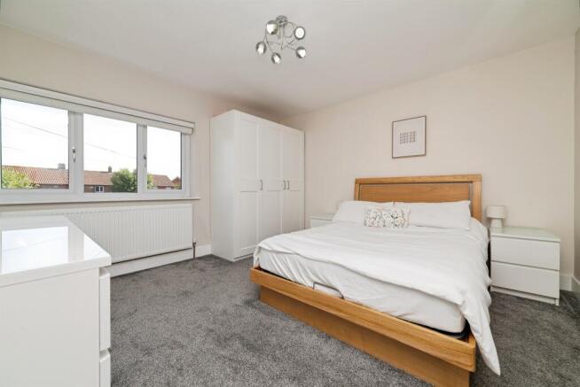 3 bed Terraced for sale Image 9