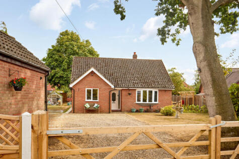 Hallowing Crescent, Great Moulton, NR15
