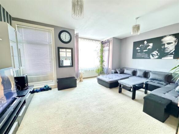 53a Woodgrange Drive bed 1