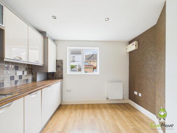 EweMove Basingstoke Highpath Way Kitchen