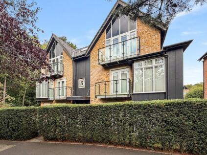 Roundburrow Close, Warlingham, Surrey, CR6 9TT