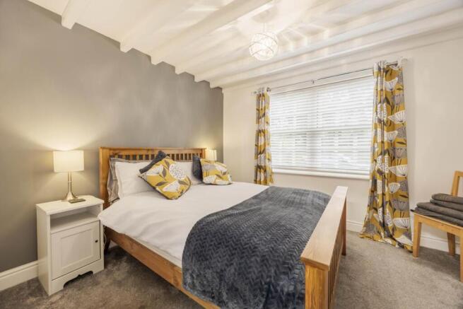 4 bed House for sale Image 8