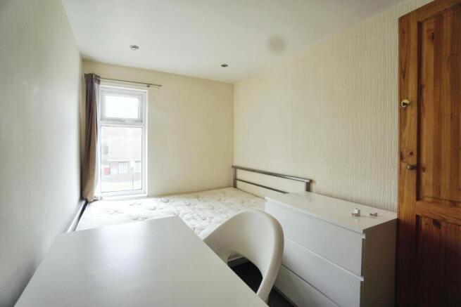 4 bed Terraced to rent Image 6