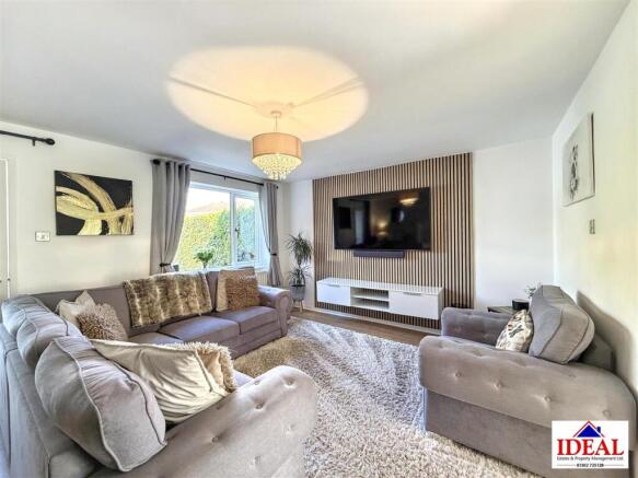 Bridgewater Park Drive, Skellow, Doncaster photo 4