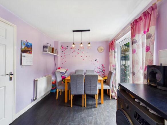 3 bed Semi-Detached for sale Image 8