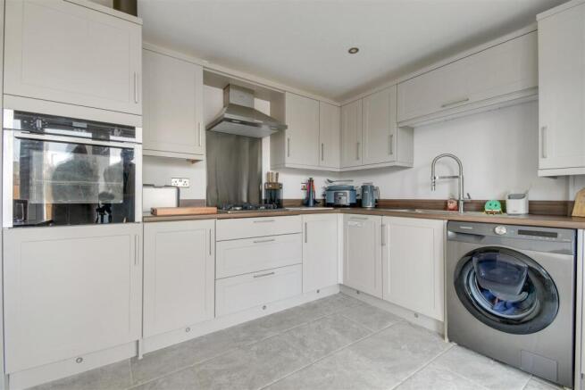 KITCHEN / DINER