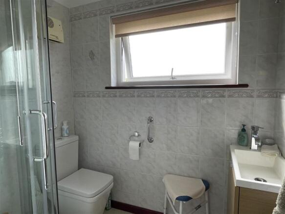 Ground Floor Shower: