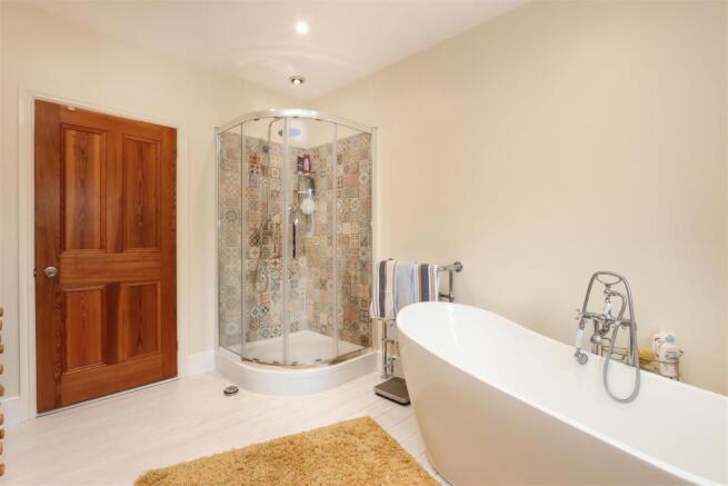 Bathroom2.jpg