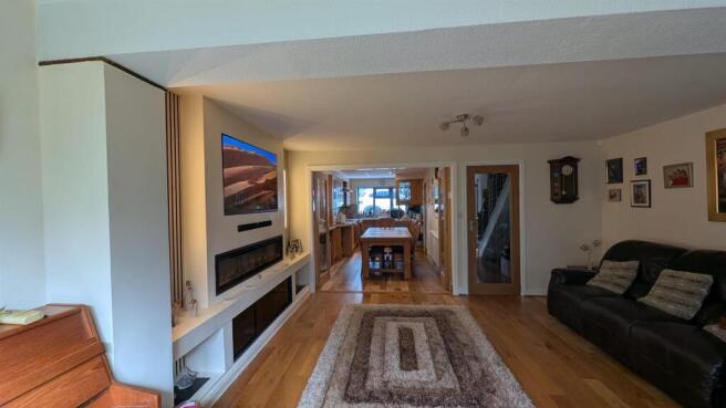 4 bed Detached for sale Image 6