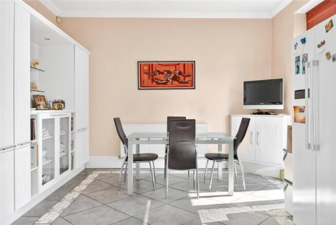 3 bed Apartment for sale Image 8