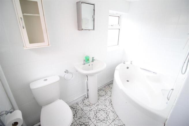 Bathroom (2).JPG