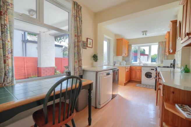 4 bed Semi-Detached for sale Image 5