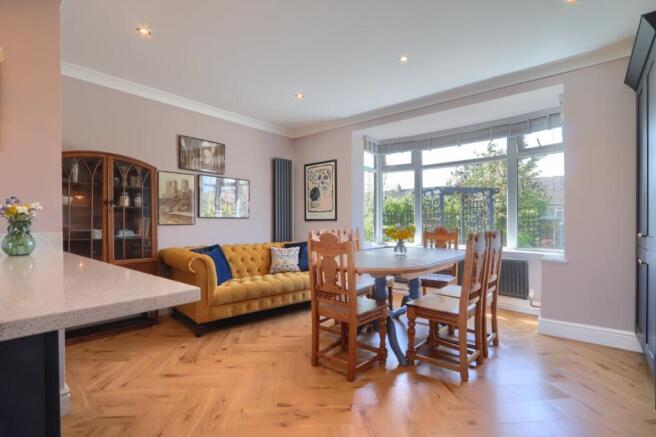 4 bed Detached for sale Image 8