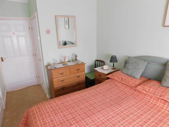 Bedroom 1b