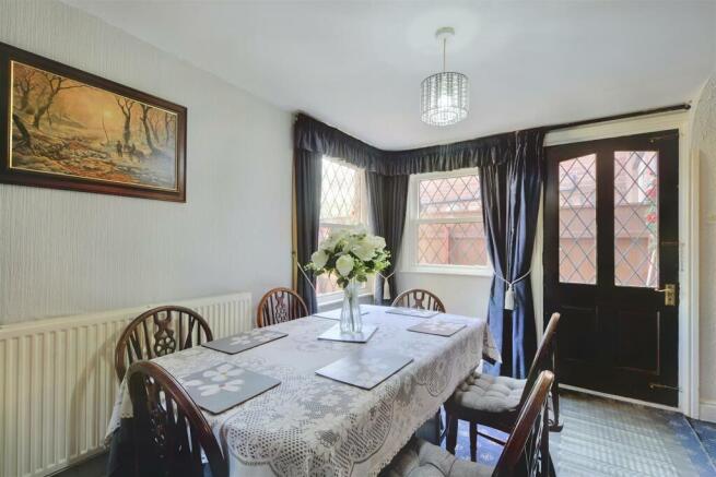 SITTING & DINING ROOM