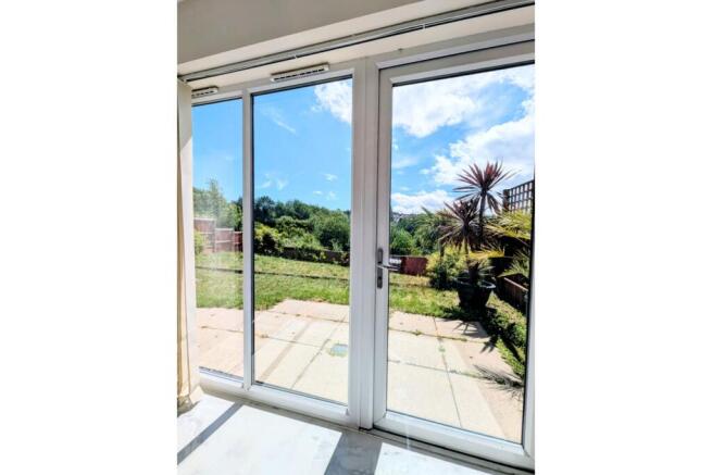 4 bed Semi-Detached for sale Image 5