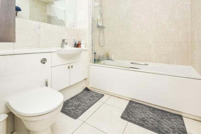 53 Featherstone Bath.jpg