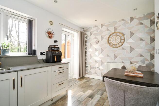2 bed Semi-Detached for sale Image 11