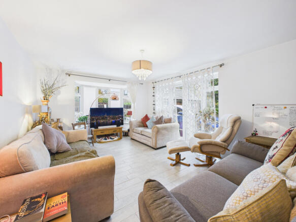 CAM02909G0-PR0507-STILL012