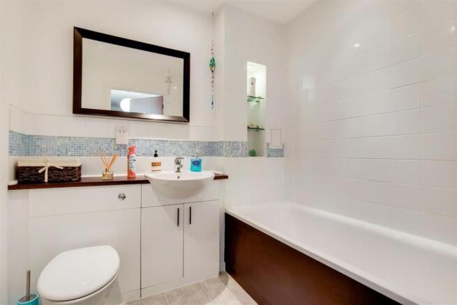 6_Bathroom-0.jpg