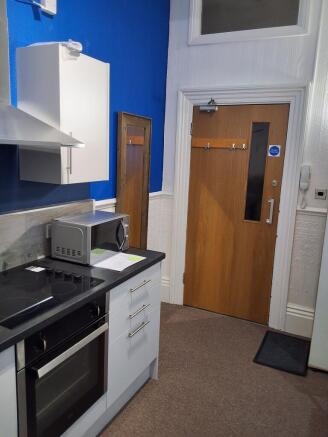 Studio to rent Image 11