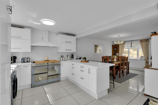Heather Court, Ty Canol, Cwmbran photo 5