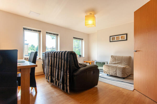 1 bed Apartment to rent Image 4