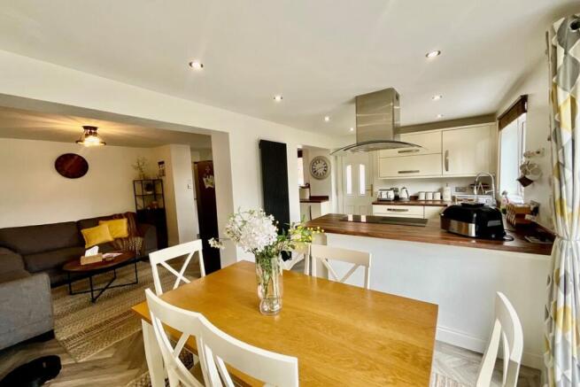 3 bed Detached for sale Image 8
