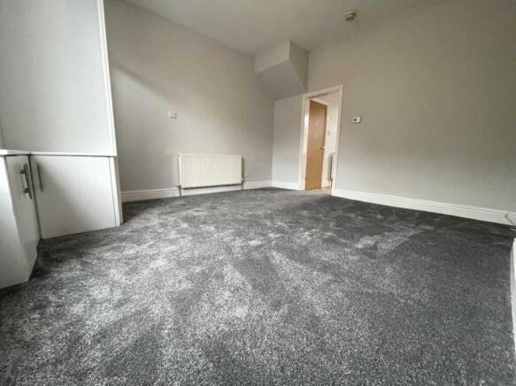 2 bed Terraced to rent Image 4