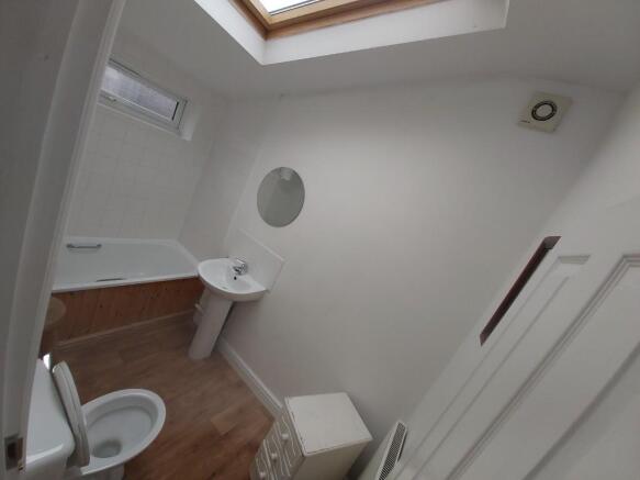 1 bed Ground Flat to rent Image 10