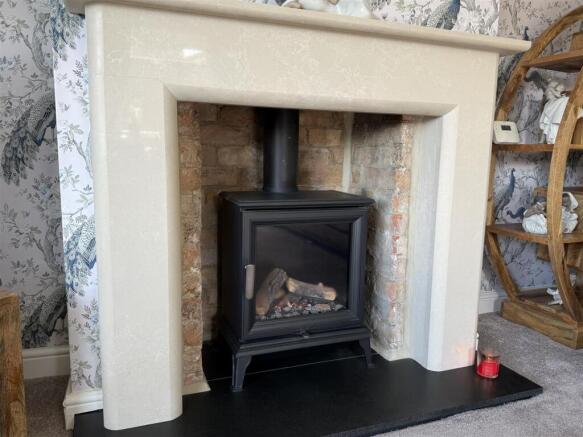 3 bed Semi-Detached for sale Image 6