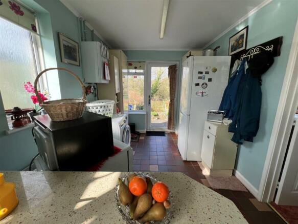 kitchen 2.jpg