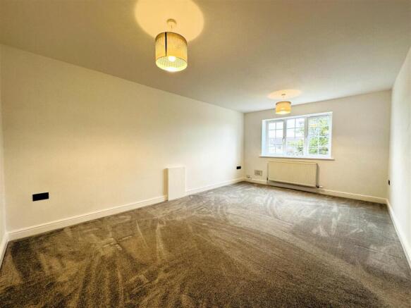 3 bed Town House for sale Image 12