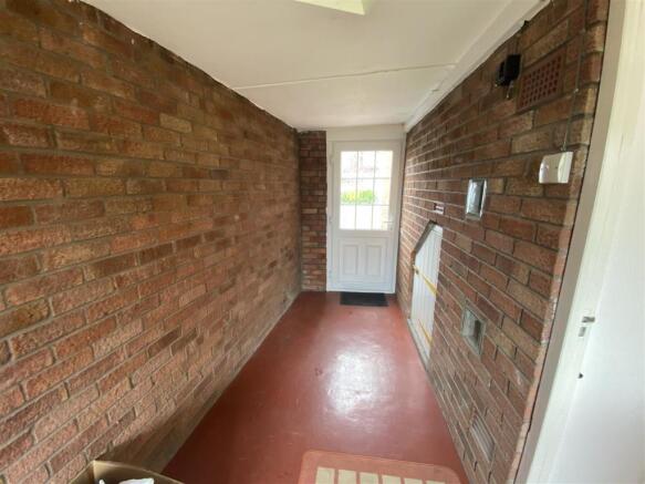 UTILITY AREA/SIDE LOBBY