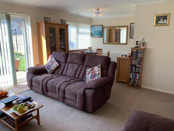 LIVING ROOM REVERSE