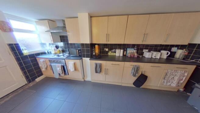6 bed Terraced to rent Image 4