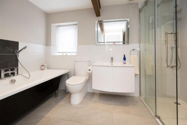 5 bed House for sale Image 11