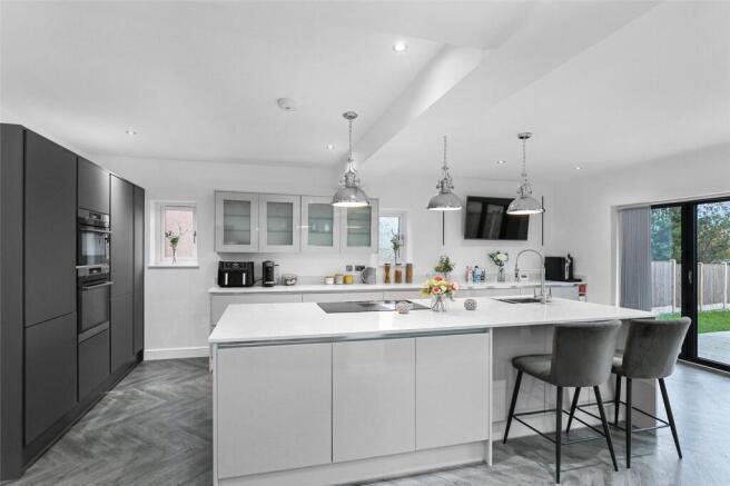 4 bed Semi-Detached for sale Image 6