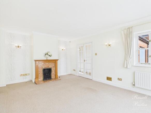 CAM01995G0-PR0410-STILL001