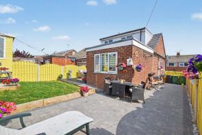 28, Castle Ings Drive, New Farnley, Leeds LS12 5EB