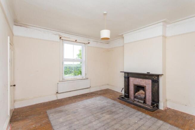 5 bed Detached for sale Image 12